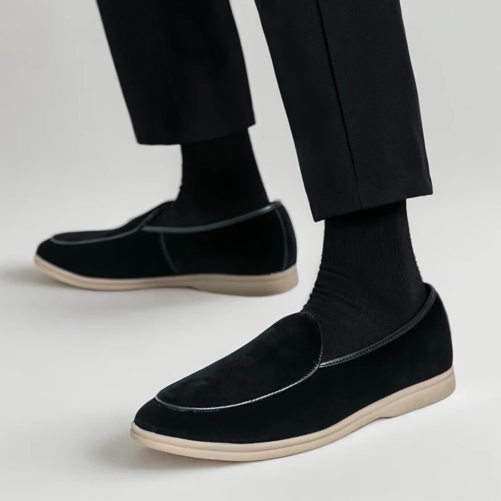 Mocassins taupe en coloris kaki présenté de face