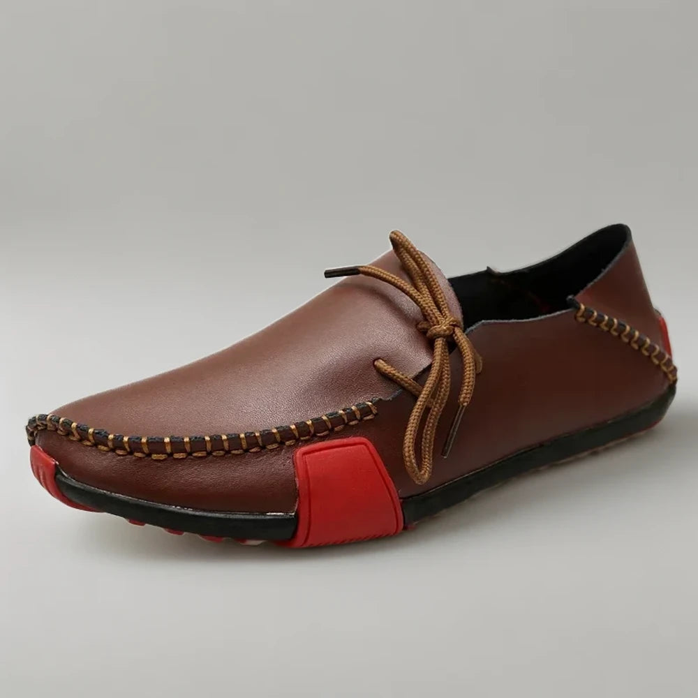 Vue de dessus mocassins tendances en cuir souple pour un style décontracté