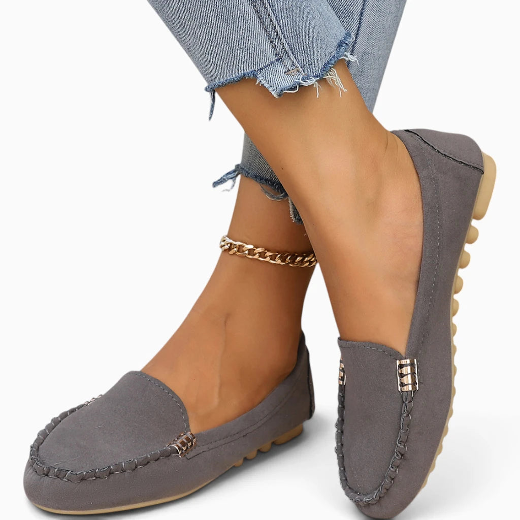 Mocassins bleus pour femme, alliant élégance discrète et liberté de mouvement