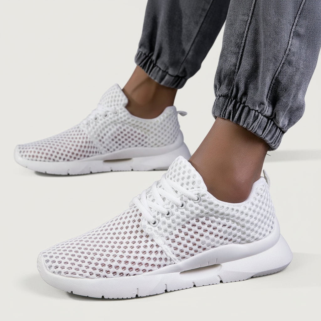 Mocassin tressé homme en maille blanche, vue de profil avec détail du tissage