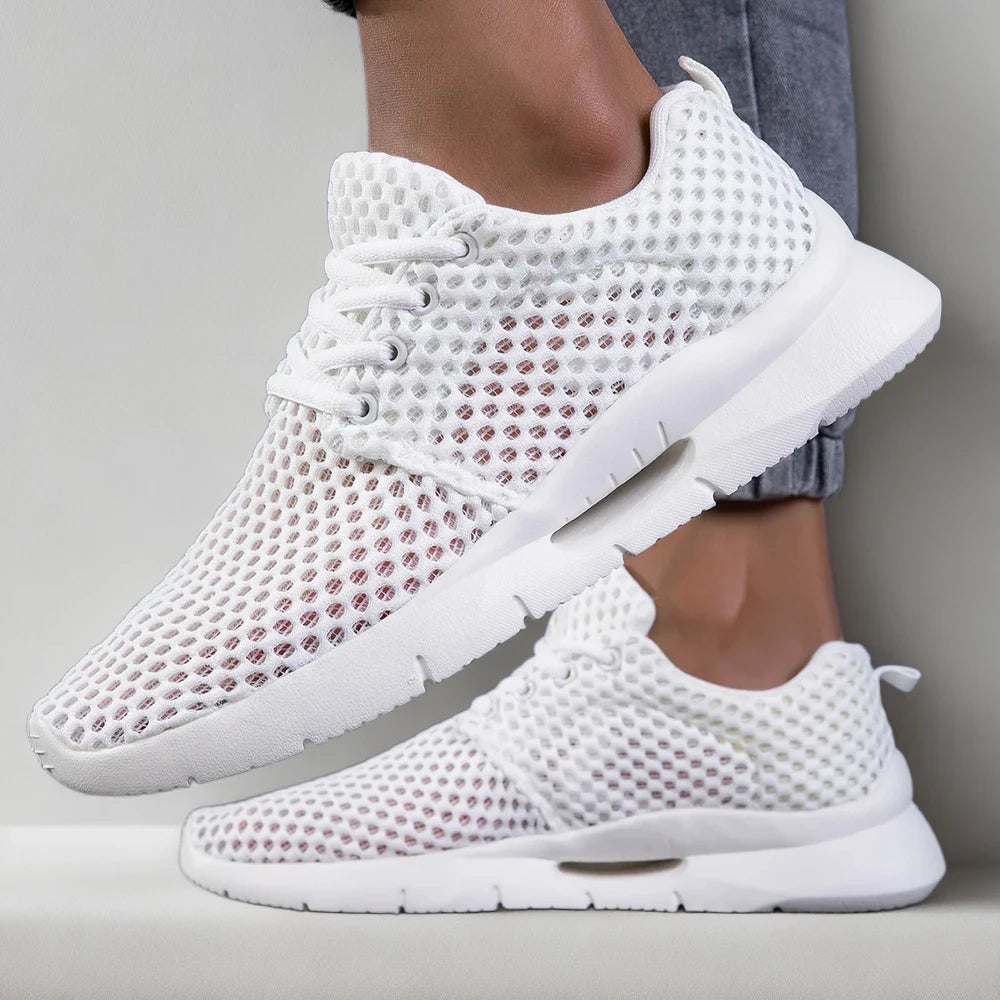 Détail du tissage aéré du mocassin tressé, démontrant la légèreté et la flexibilité