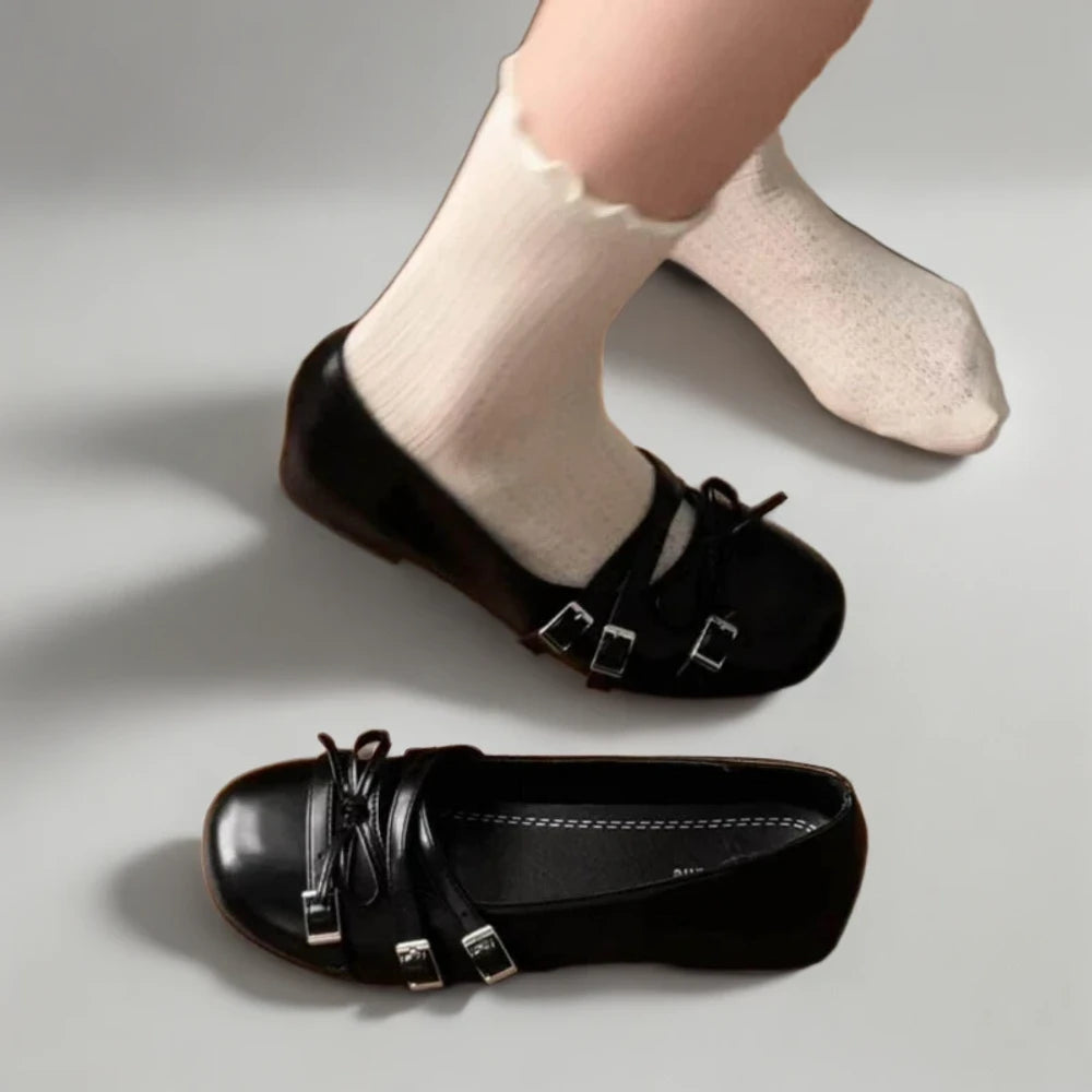 Détail du mocassin vache femme montrant la texture du cuir naturel