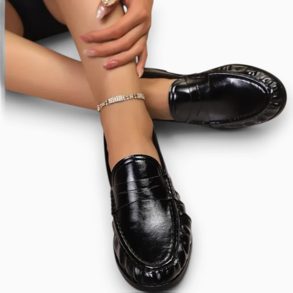 Mocassin femme velour gris en faux daim souple, design épuré sans effort