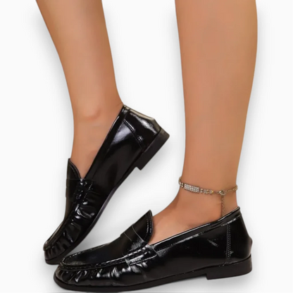 Mocassin velour femme vue de profil, matière douce épousant le pied
