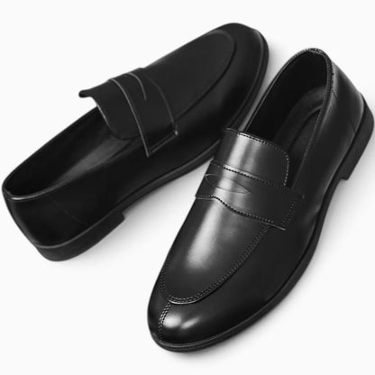 Paire mocassin noir cuir homme, coutures contrastées et semelle structurée