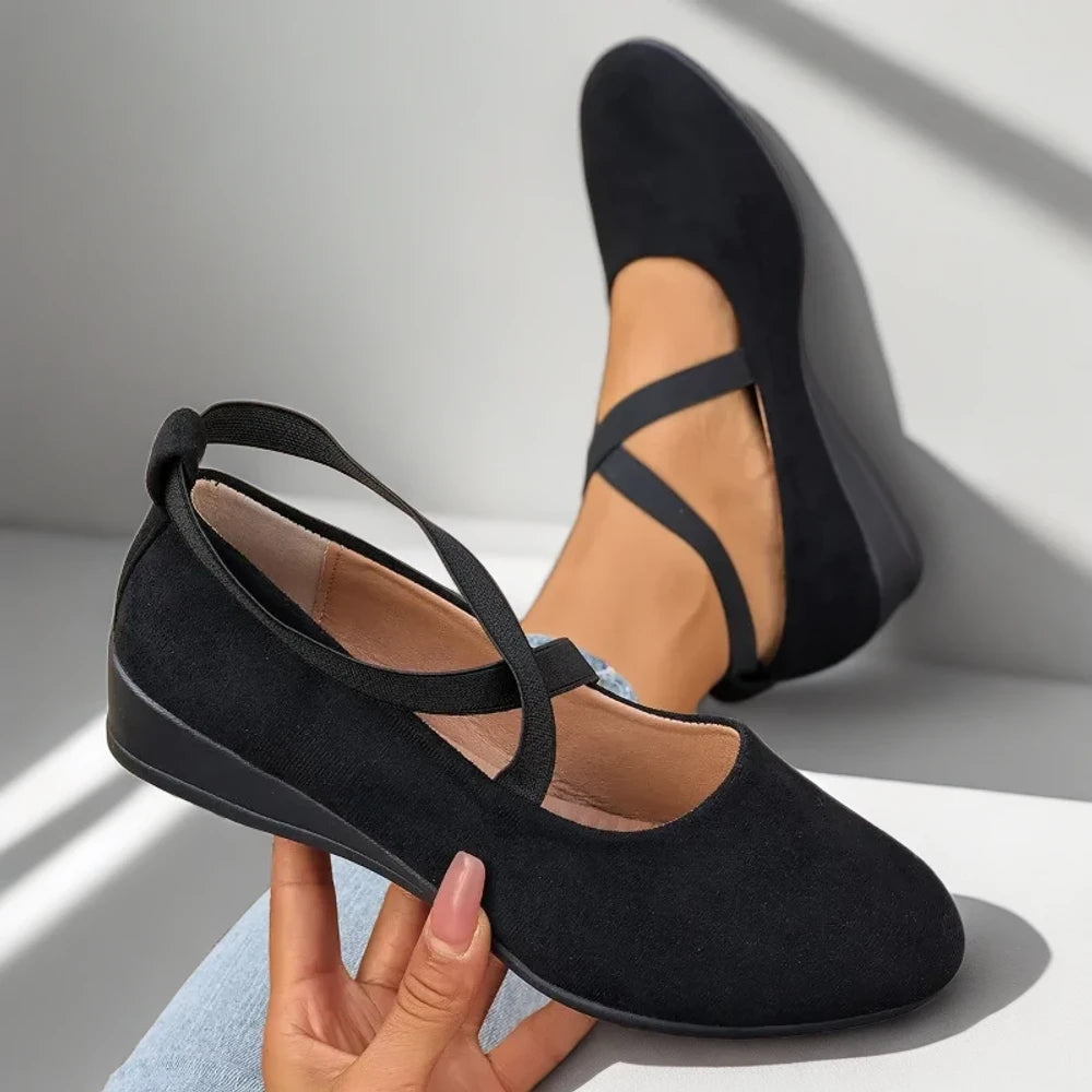 Mocassin noir brillant femme pieds sensibles, design classique facile à associer