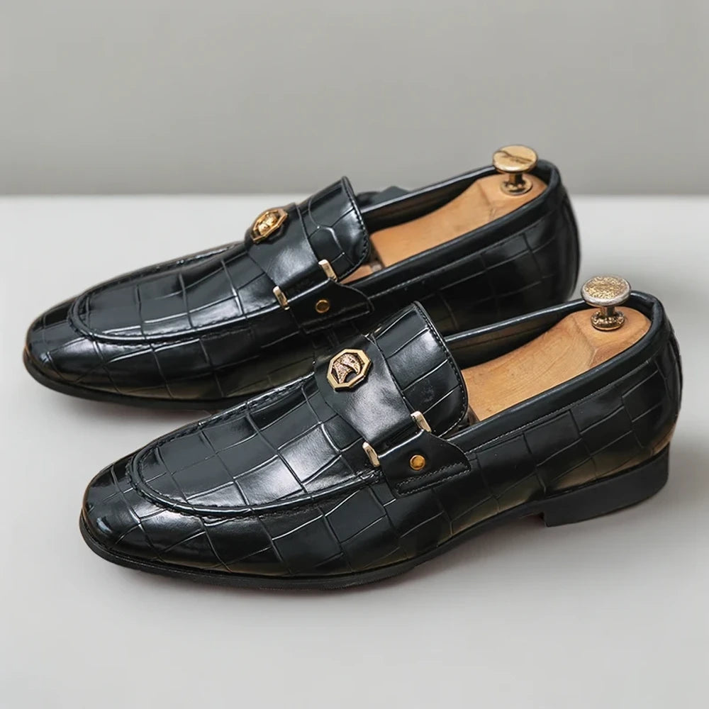 Mocassin vernis bordeaux détail du cuir verni aux reflets lumineux