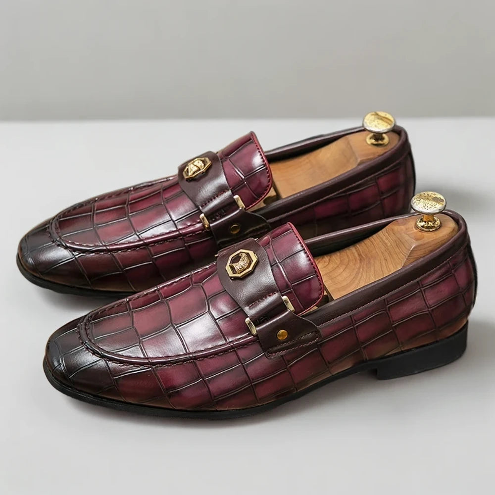 Mocassin vernis marron associé à un style vestimentaire raffiné et élégant