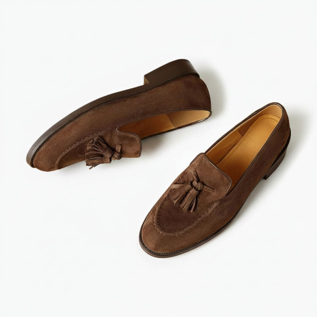 Mocassins à franges femme en suédé noir, vue de profil avec détail des franges