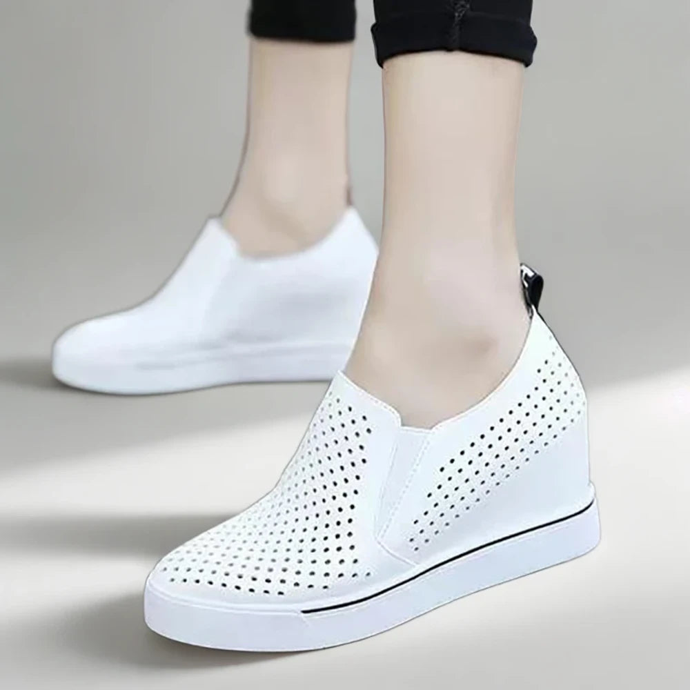 Détail de la maille ajourée des mocassins femme pour respiration optimale