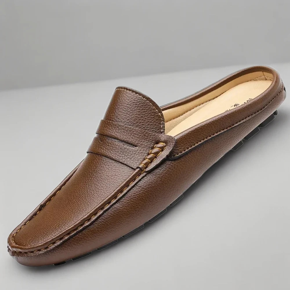 Mocassins bicolores marron clair et foncé vue de profil