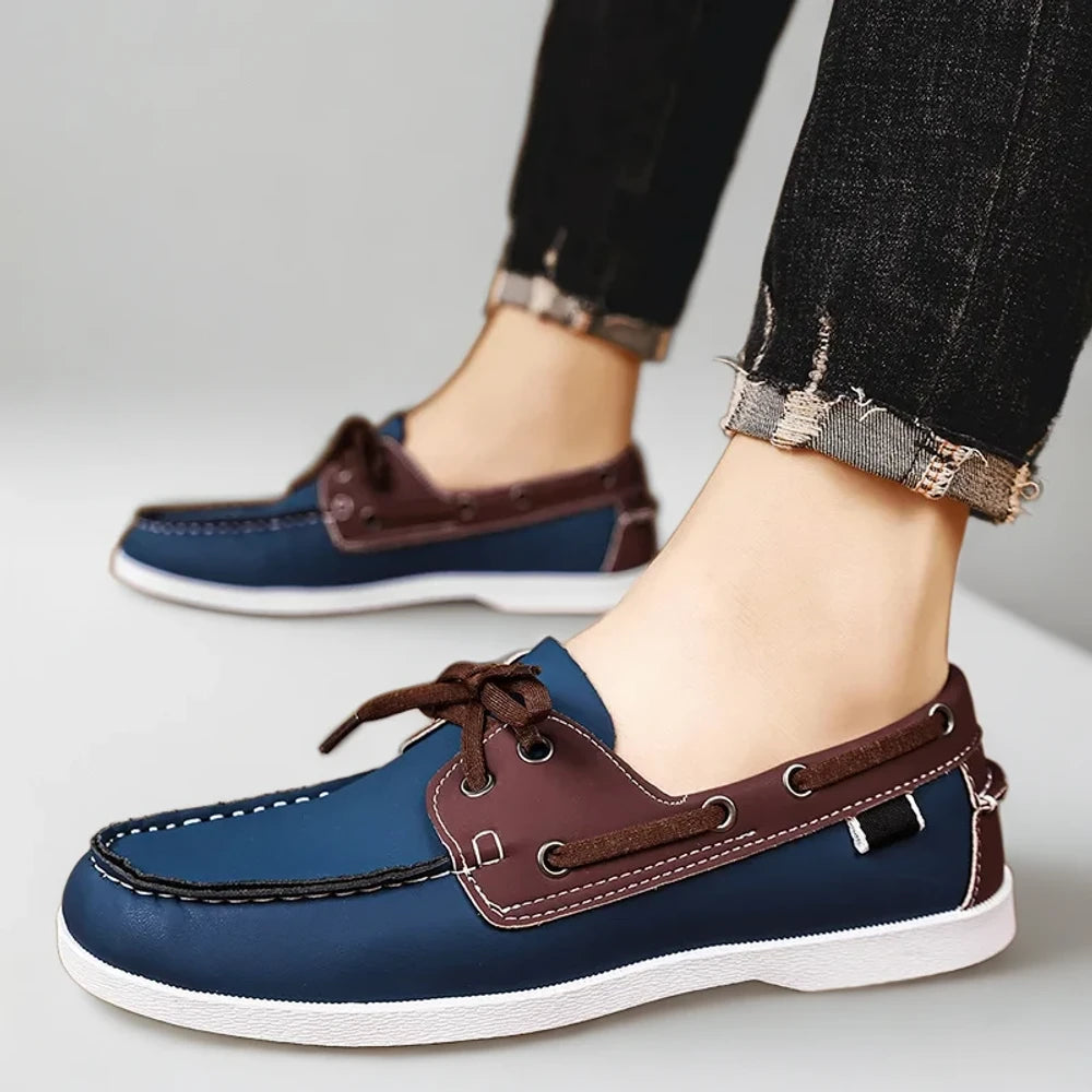 Mocassins bicolores homme bleu marine avec finitions contrastées