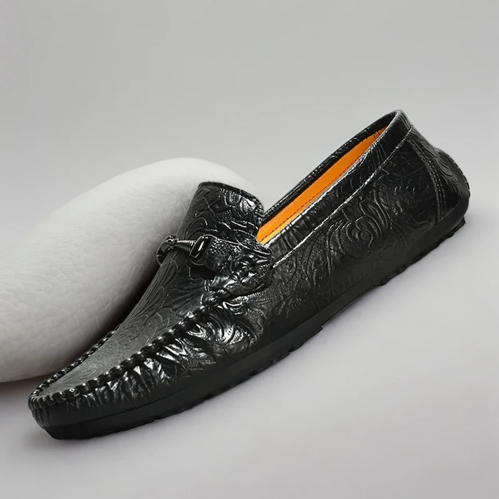 Mocassins blancs pour homme, design épuré et confortable pour le quotidien