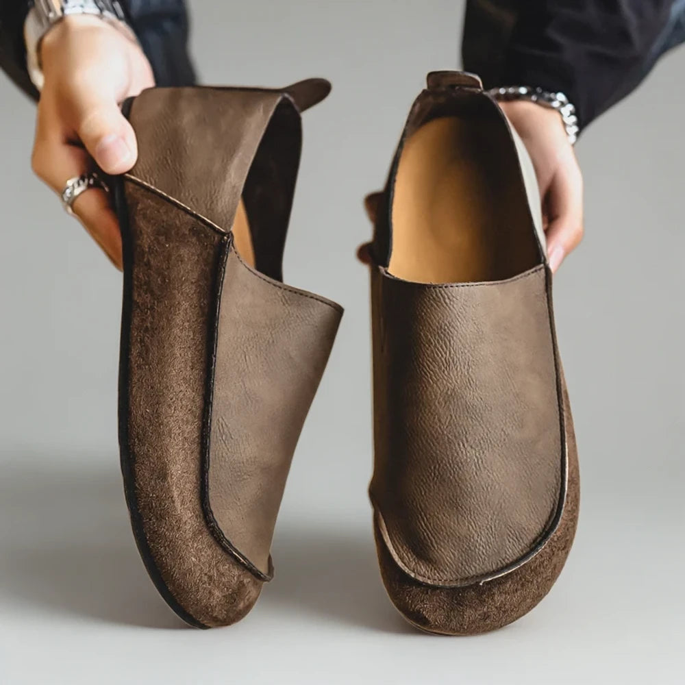 Mocassins cloutés noir et kaki disponibles avec semelles épaisses durables