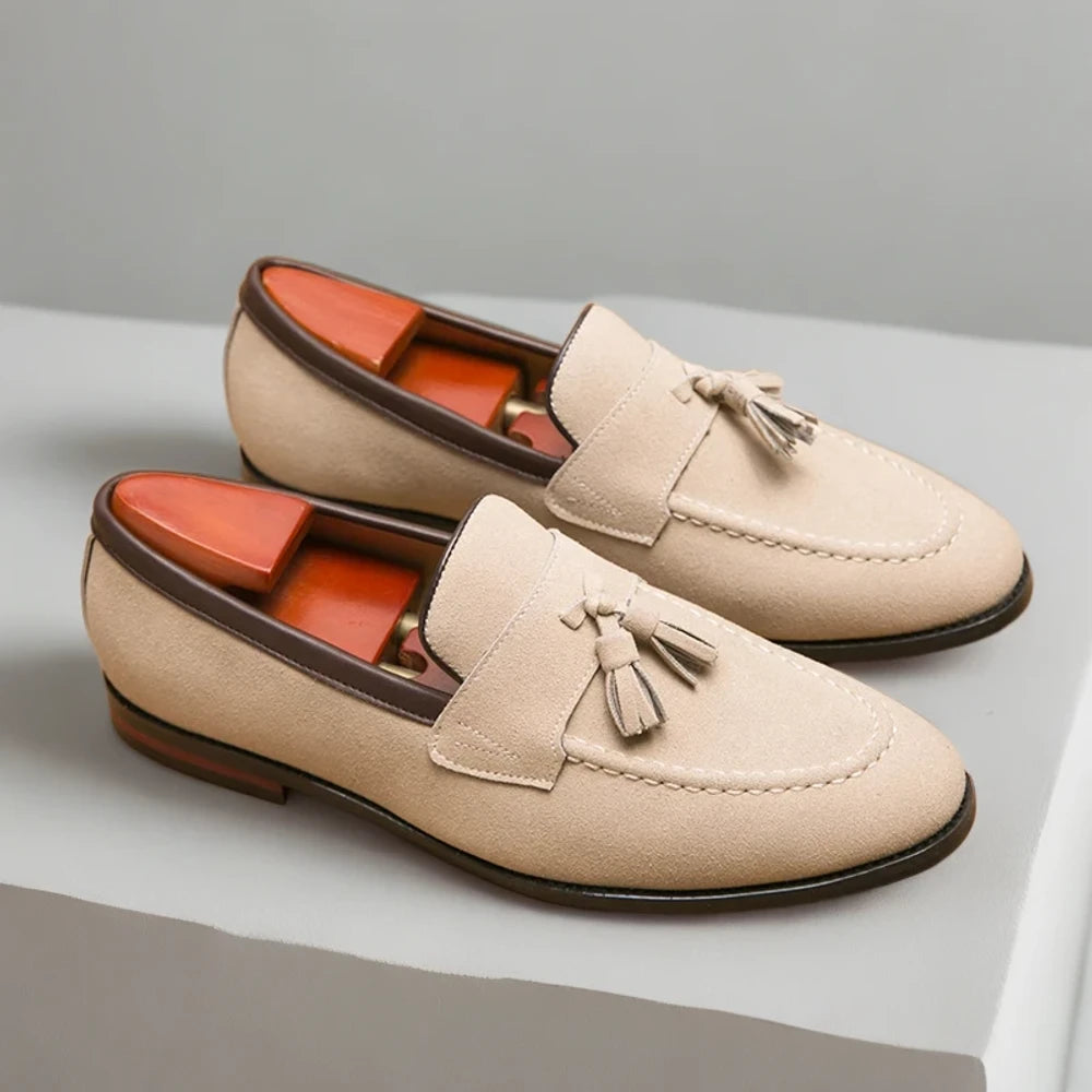 Mocassins de conduite beige, vue dessus avec texture daim