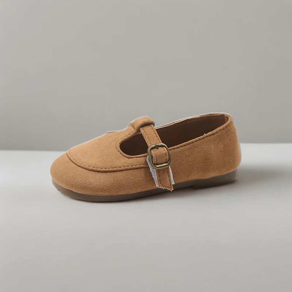 Détail de l'imprimé léopard affirmé sur mocassin de designer