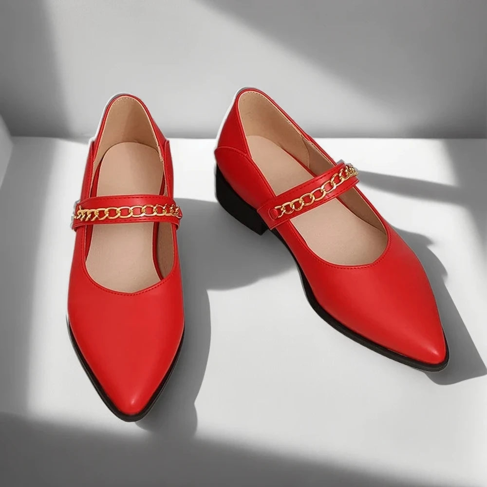 Vue de dessus d'un mocassin de créateur femme montrant sa silhouette