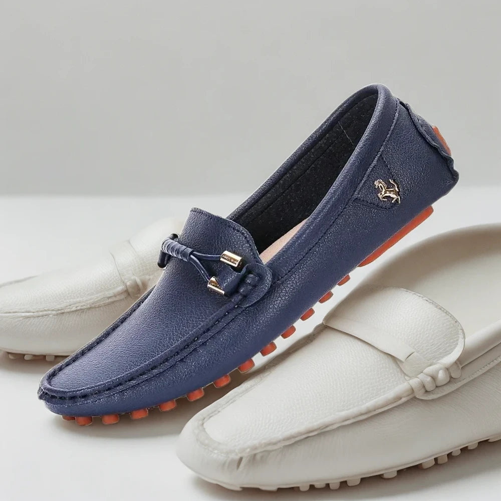 Mocassins de créateur homme confortables portés avec pantalon de bureau