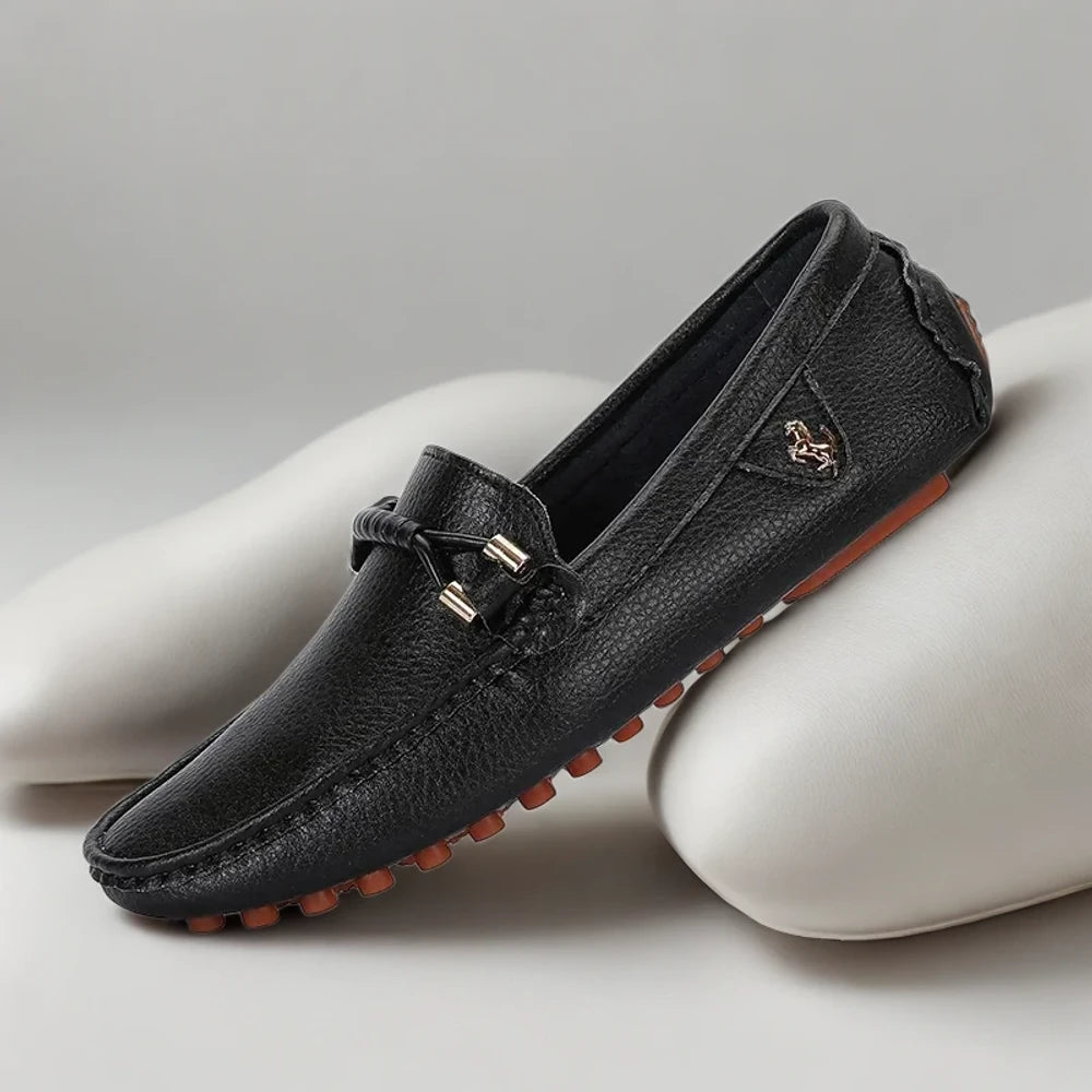 Détail de la semelle respirante des mocassins de créateur homme