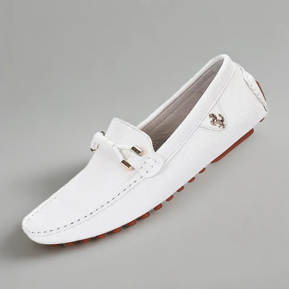 Intérieur confortable des mocassins homme design minimaliste intemporel