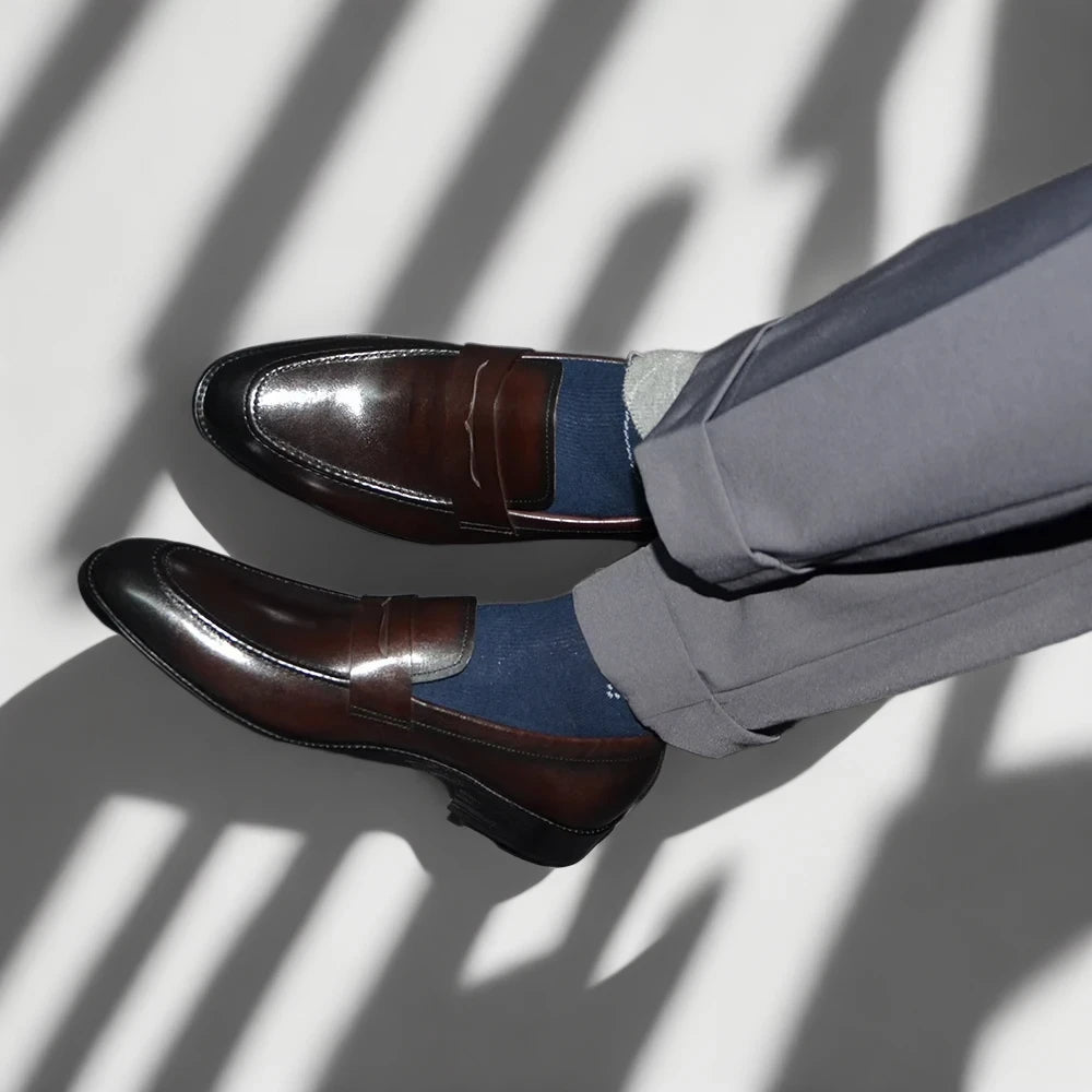 Profil latéral du mocassin homme montrant la forme épousant le pied