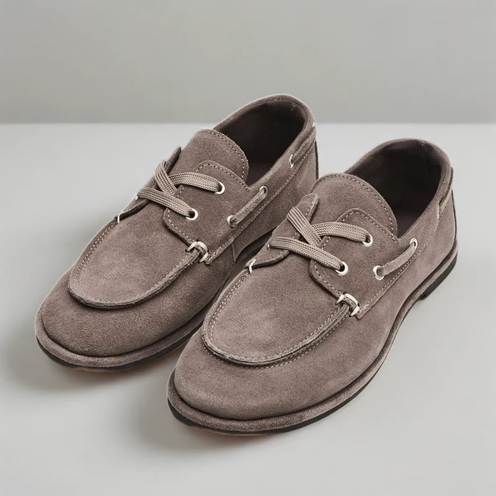 Mocassins noirs daim avec finition rétro affirmée et maintien optimal