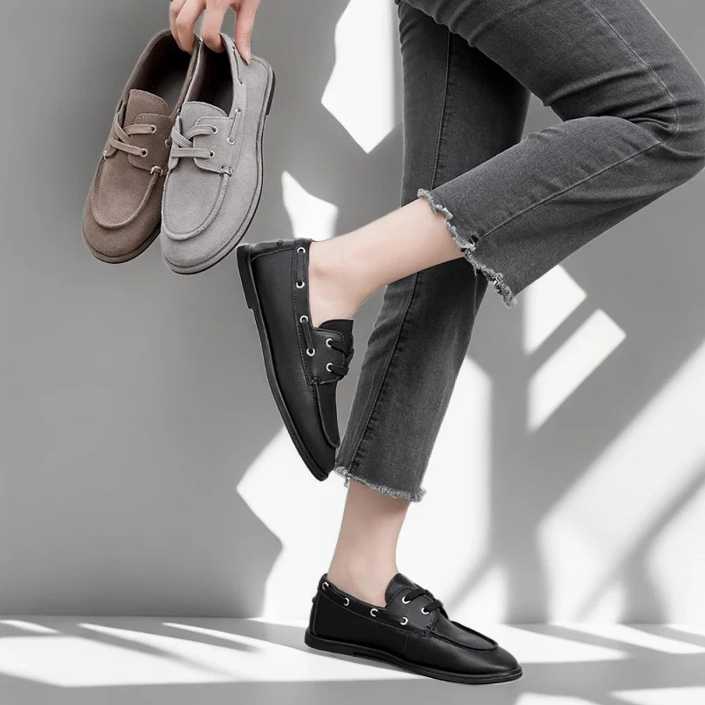 Vue dessus mocassin daim noir, cuir véritable de qualité premium