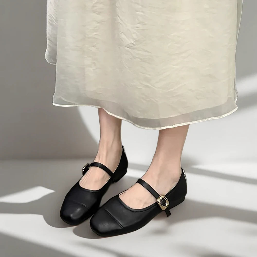 Mode mocassin femme beige clair porté au quotidien en tenue casual