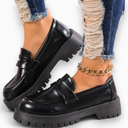 Mocassin pointu femme marron clair, vue de profil montrant la silhouette affinée