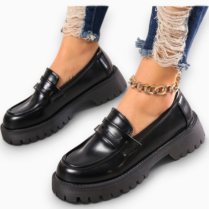 Mocassin pointu femme noir avec semelle flexible, vue de la plante du pied