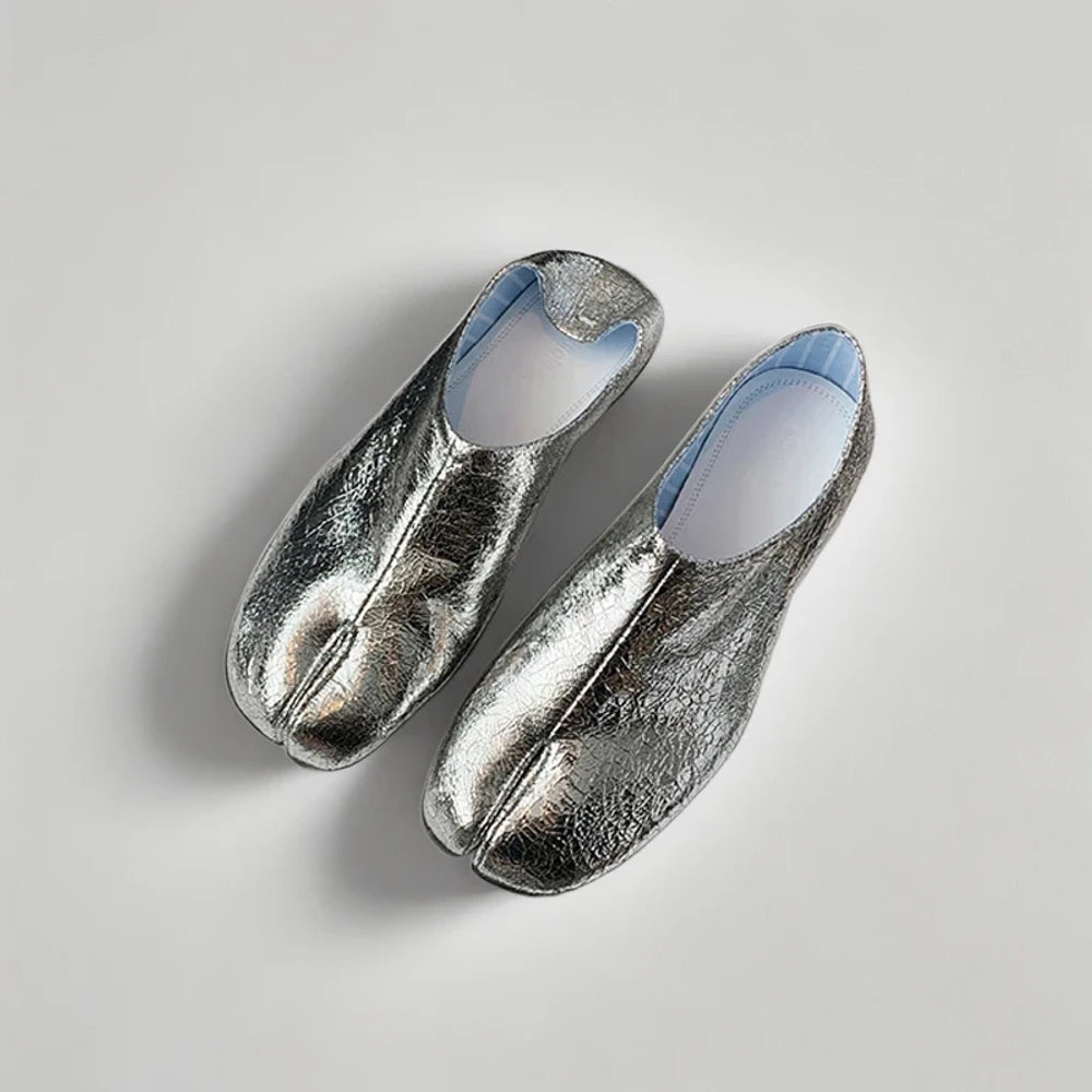 Vue de face mocassin pointu femme design original et graphique