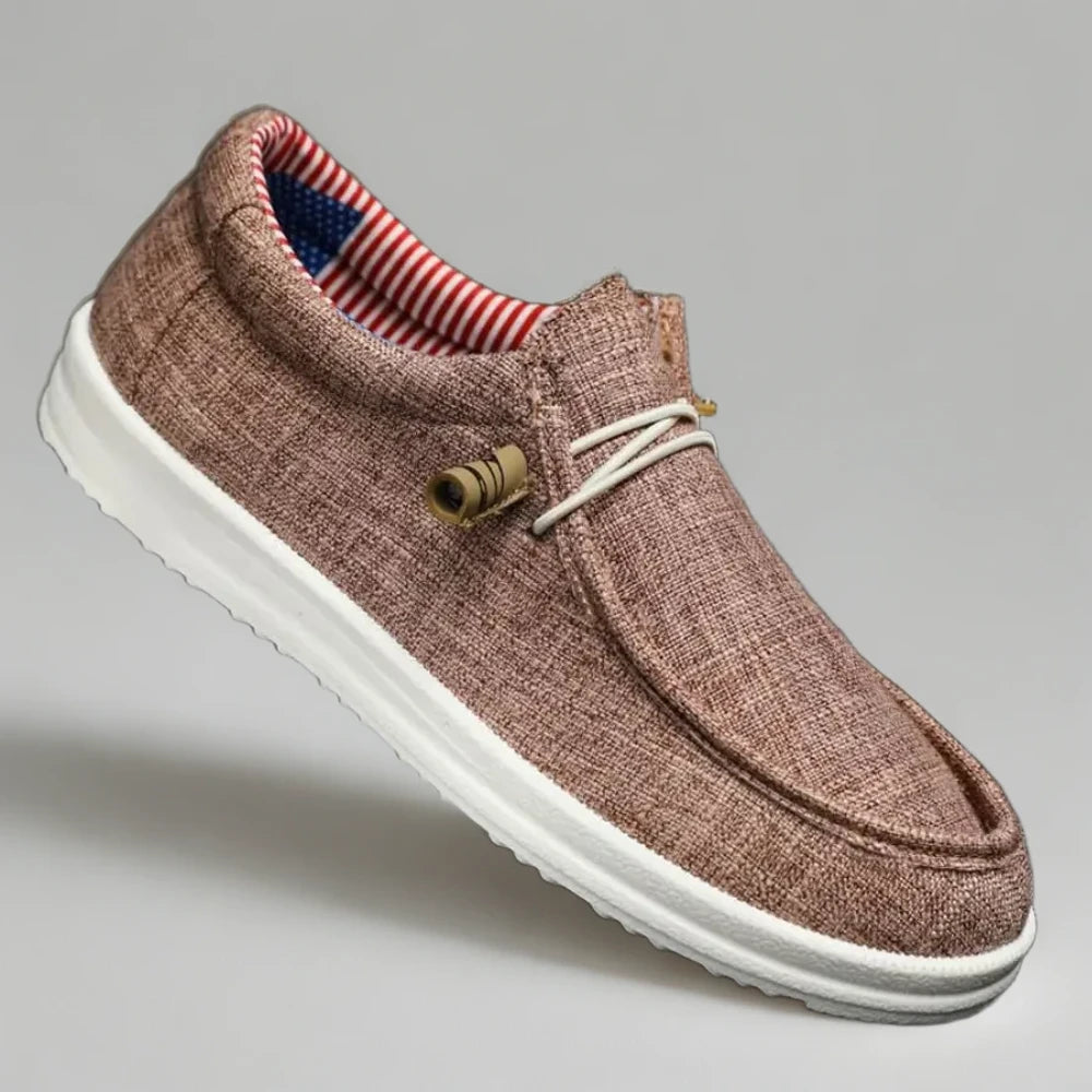 Mocassin loafer bleu marine assorti avec un jean décontracté