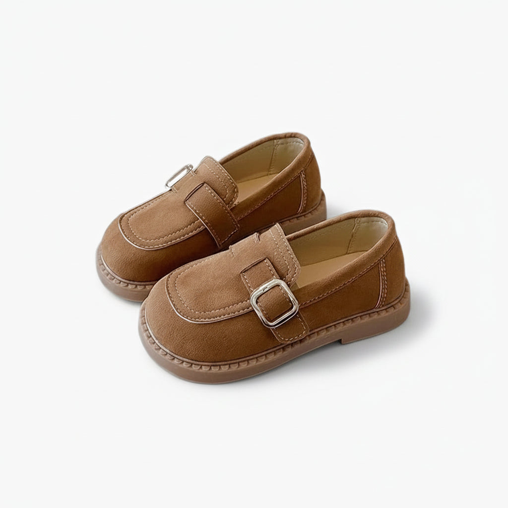 Mocassins marron foncé enfant garçon en daim souple vue de face