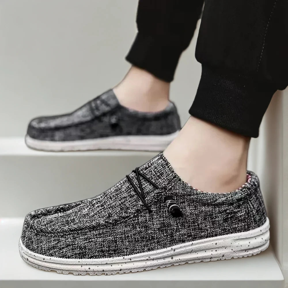 Mocassins plats bateau homme assortis à une tenue décontractée week-end