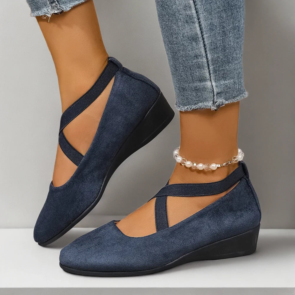 Profil latéral mocassin ouvert femme style romain