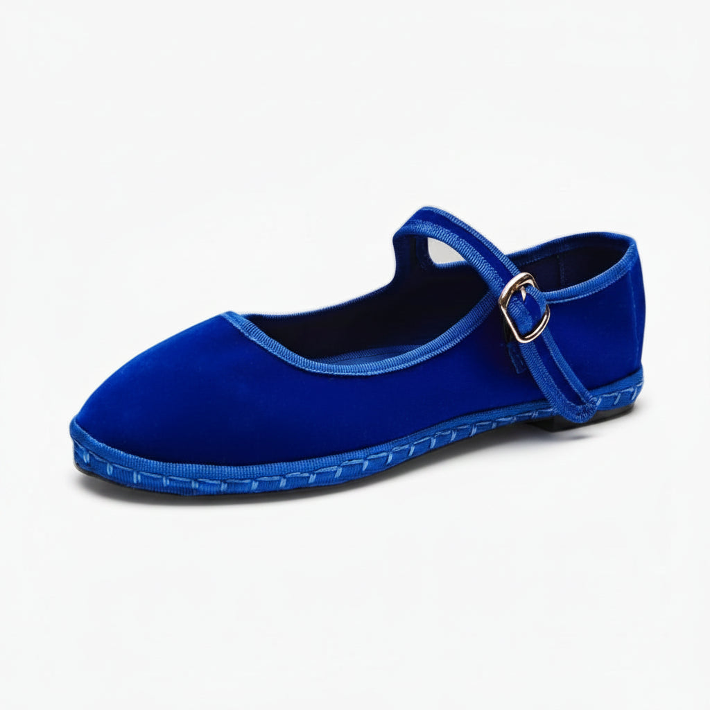 Mocassins roses en velours avec bout rond, vue de profil