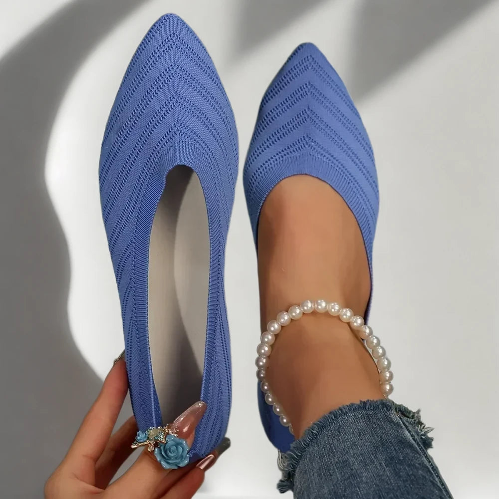 Mocassin rouge femme porté au quotidien avec style bateau décontracté