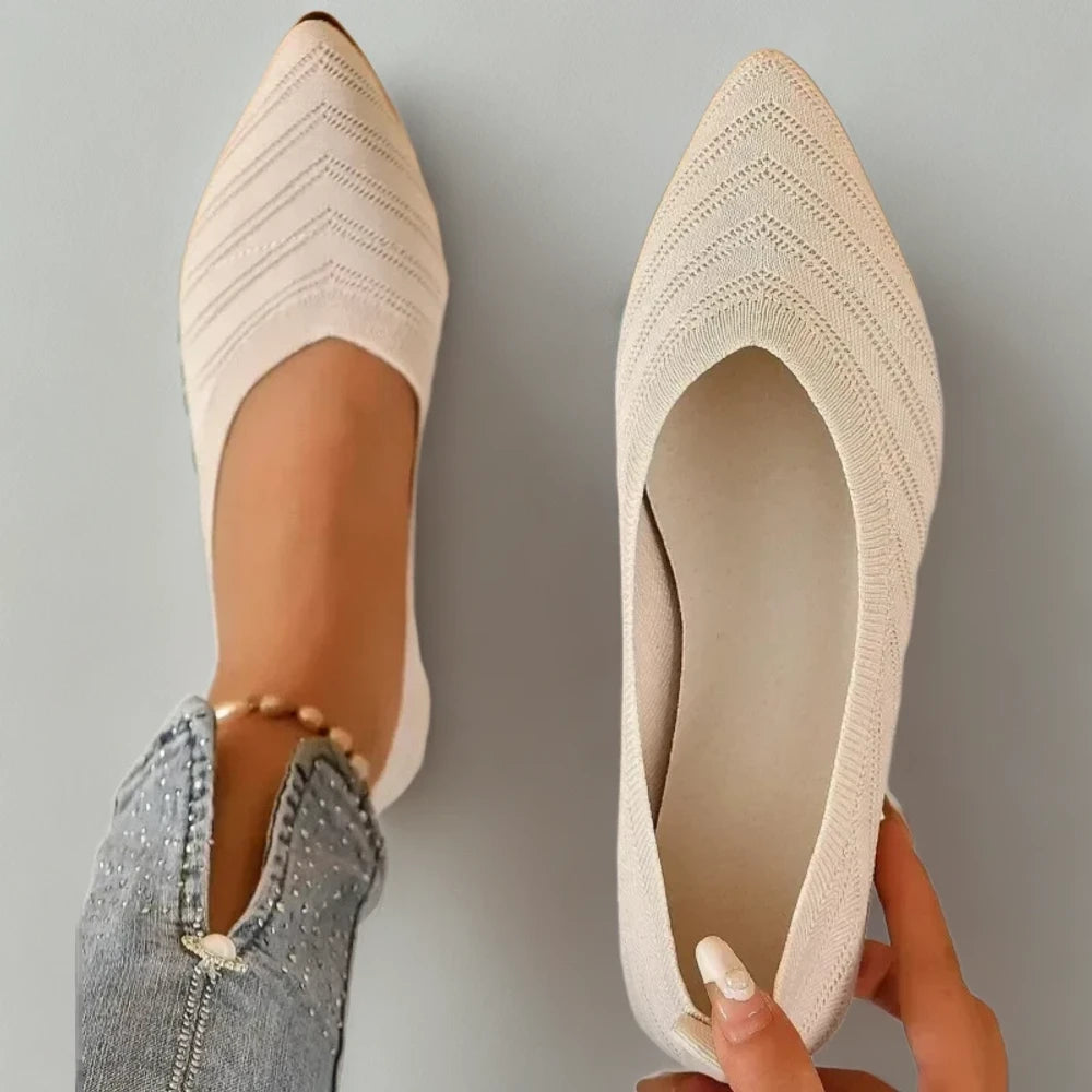 Mocassins femme rouge vue du dessus mettant en avant la coupe élégante