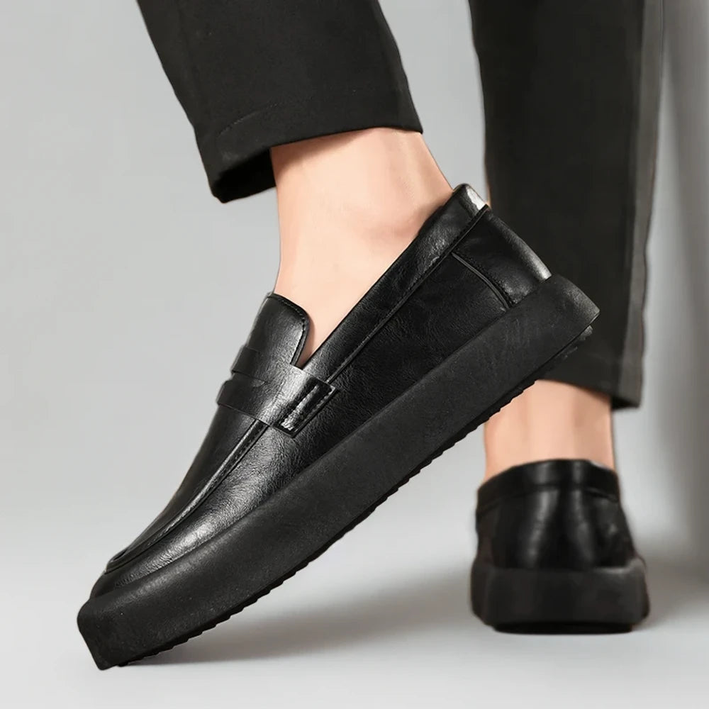Paire de mocassins adapté aux grandes tailles avec finitions soignées