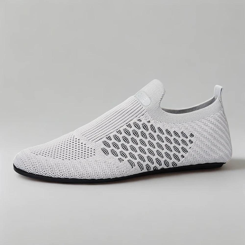 Mocassin bleu avec semelle antidérapante, vue de profil