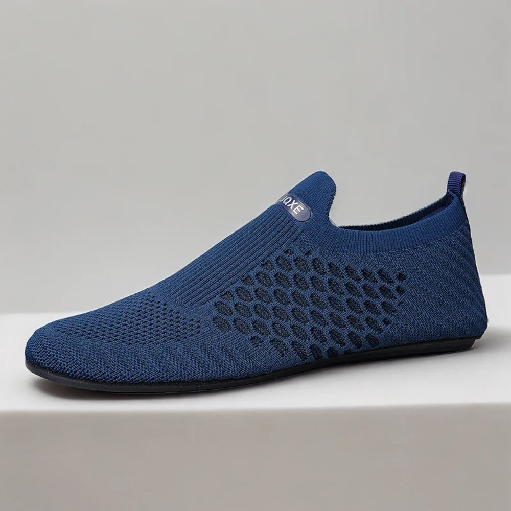 Détail du patin mocassin fin épousant le pied, confortable sans poids