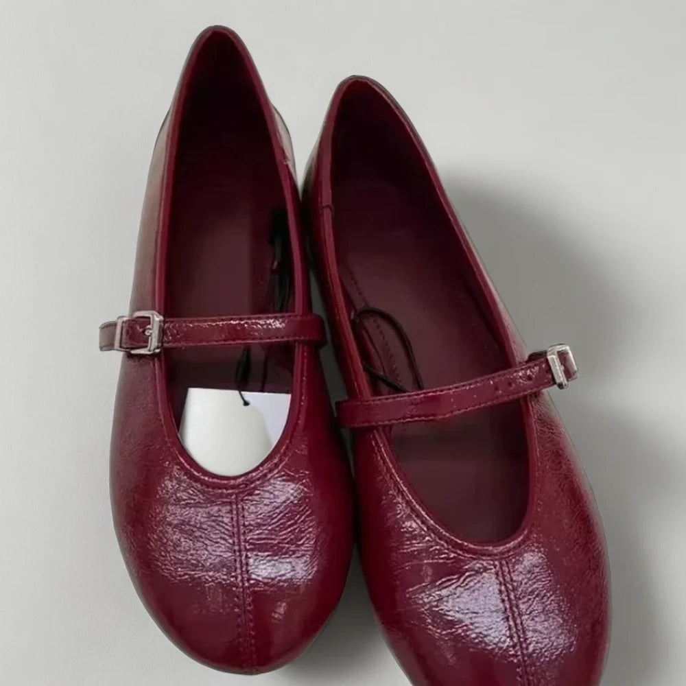 Détail de la boucle ceinture sur sabot mocassin femme style classique