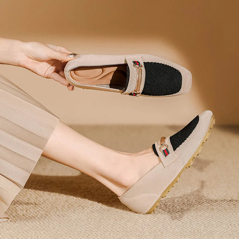 Mocassin femme sans talons, coloris Écru à bout noir