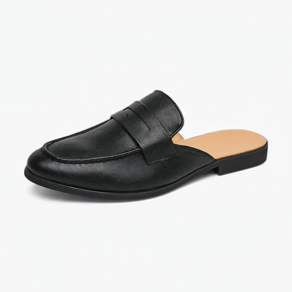 Mocassins noirs légers pour l'été, design épuré et minimaliste