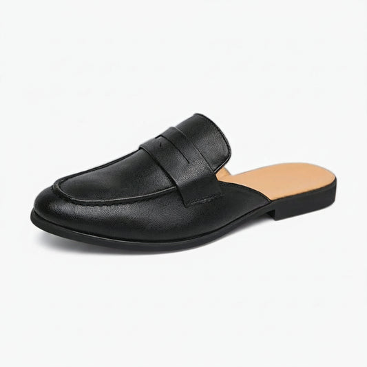 Mocassins noirs légers pour l'été, design épuré et minimaliste